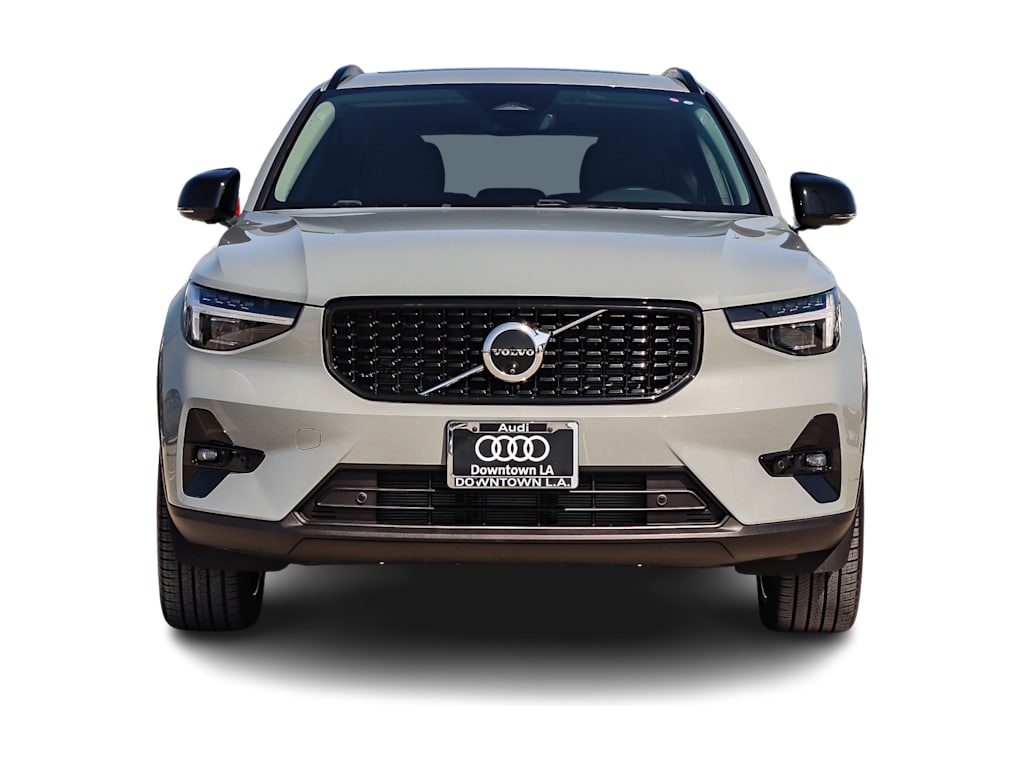 Thumbnail: 2025 Volvo XC40 - 16