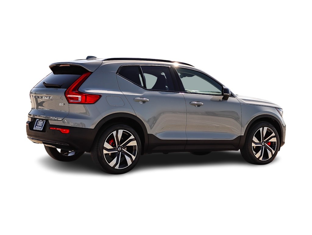 Thumbnail: 2025 Volvo XC40 - 17