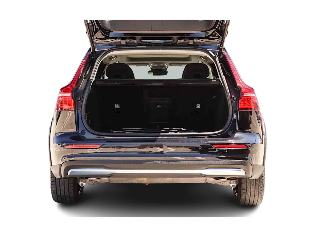 Thumbnail: 2023 Volvo V60 - 16