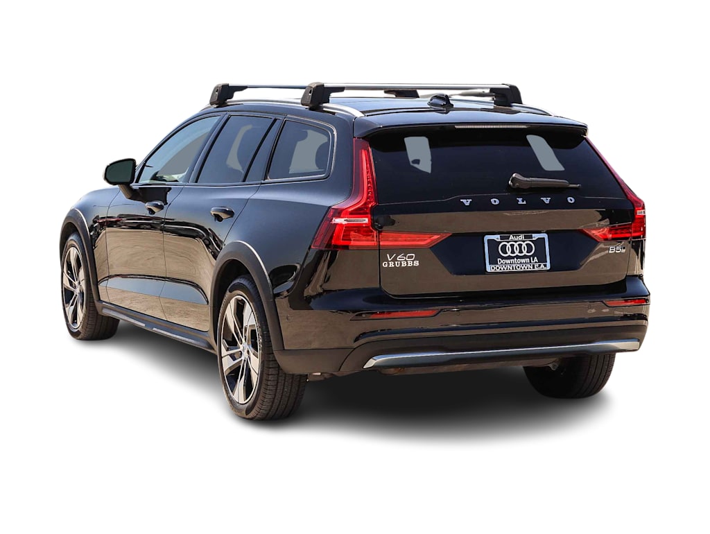 Thumbnail: 2023 Volvo V60 - 3