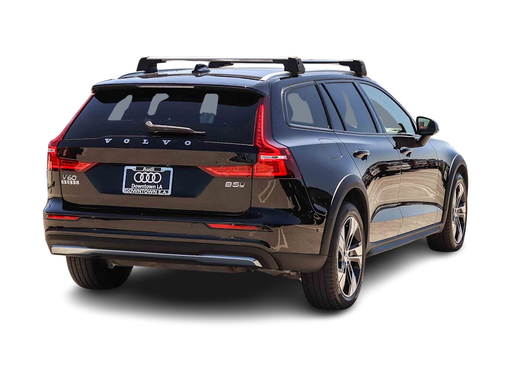 Thumbnail: 2023 Volvo V60 - 18