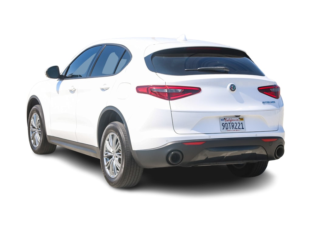 Thumbnail: 2023 Alfa Romeo Stelvio - 3