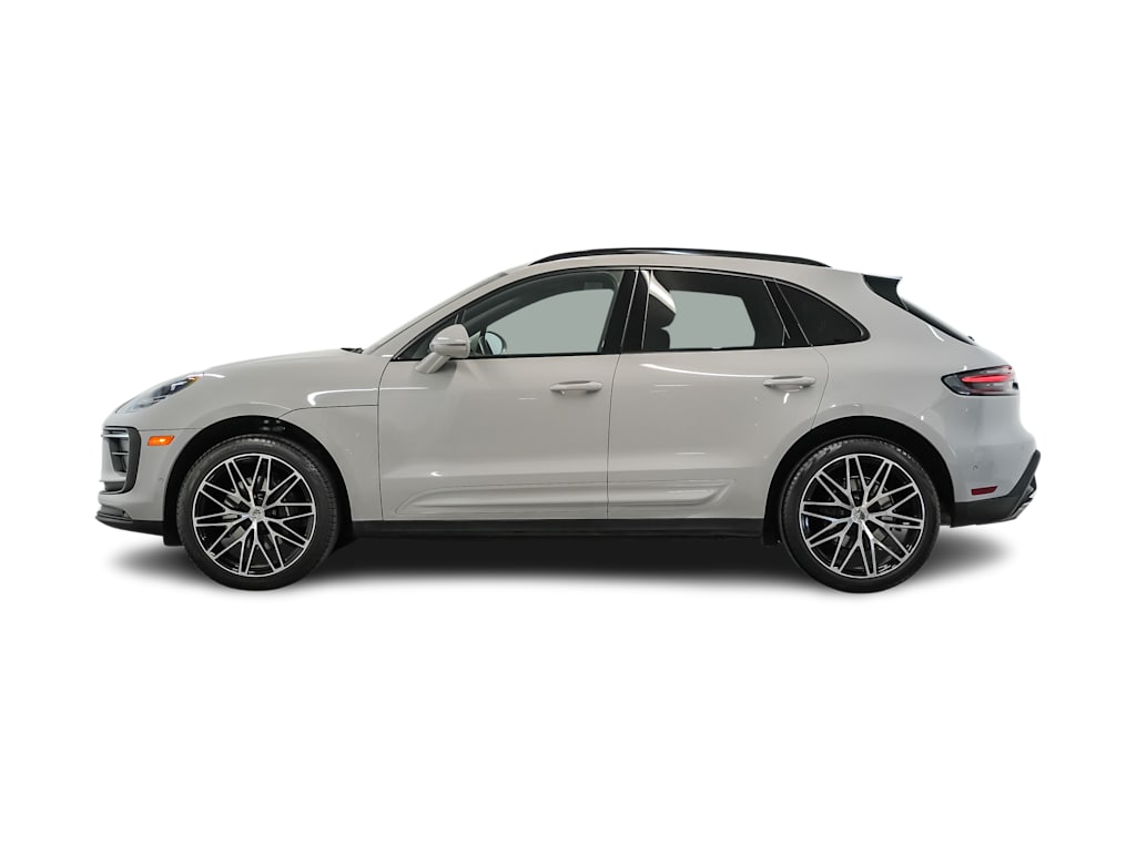 Thumbnail: 2023 Porsche Macan - 3