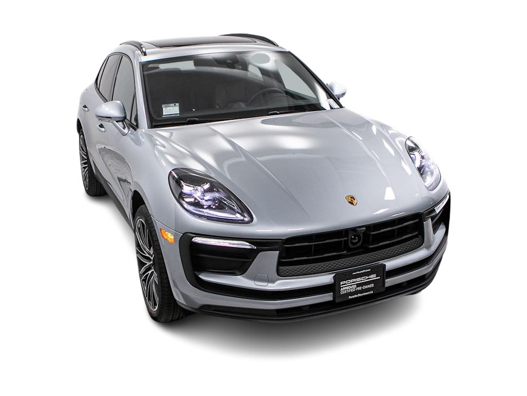 Thumbnail: 2026 Porsche Macan - 26