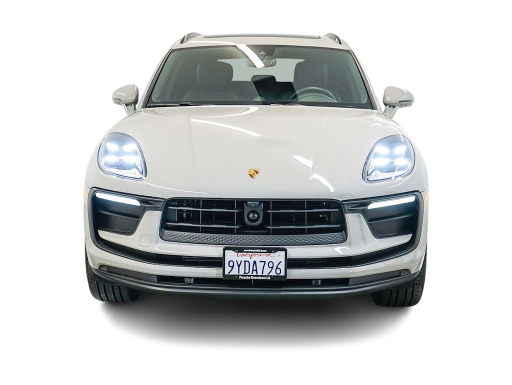 Thumbnail: 2026 Porsche Macan - 5