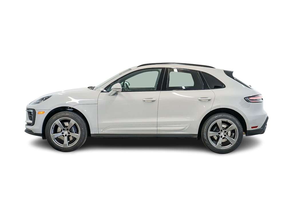 Thumbnail: 2026 Porsche Macan - 3