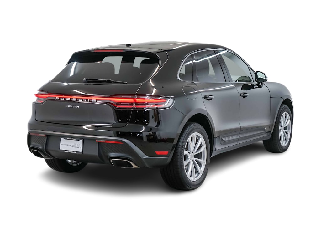 Thumbnail: 2026 Porsche Macan - 21