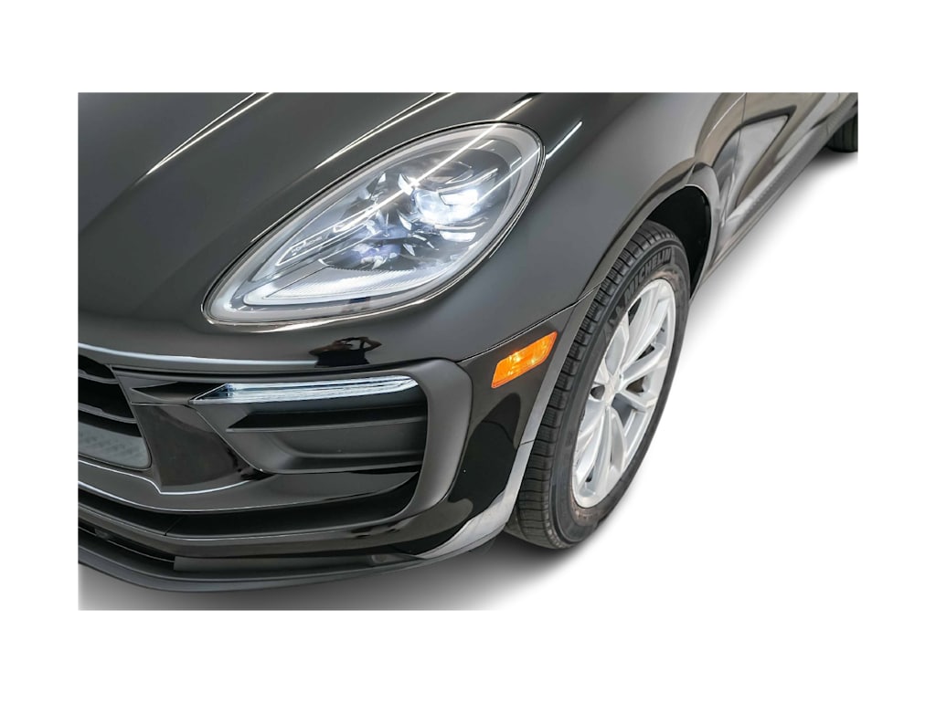 Thumbnail: 2026 Porsche Macan - 27