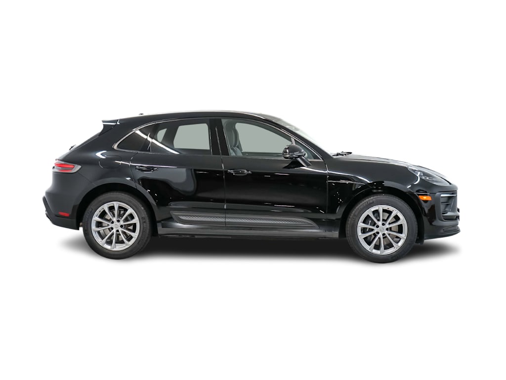 Thumbnail: 2026 Porsche Macan - 20