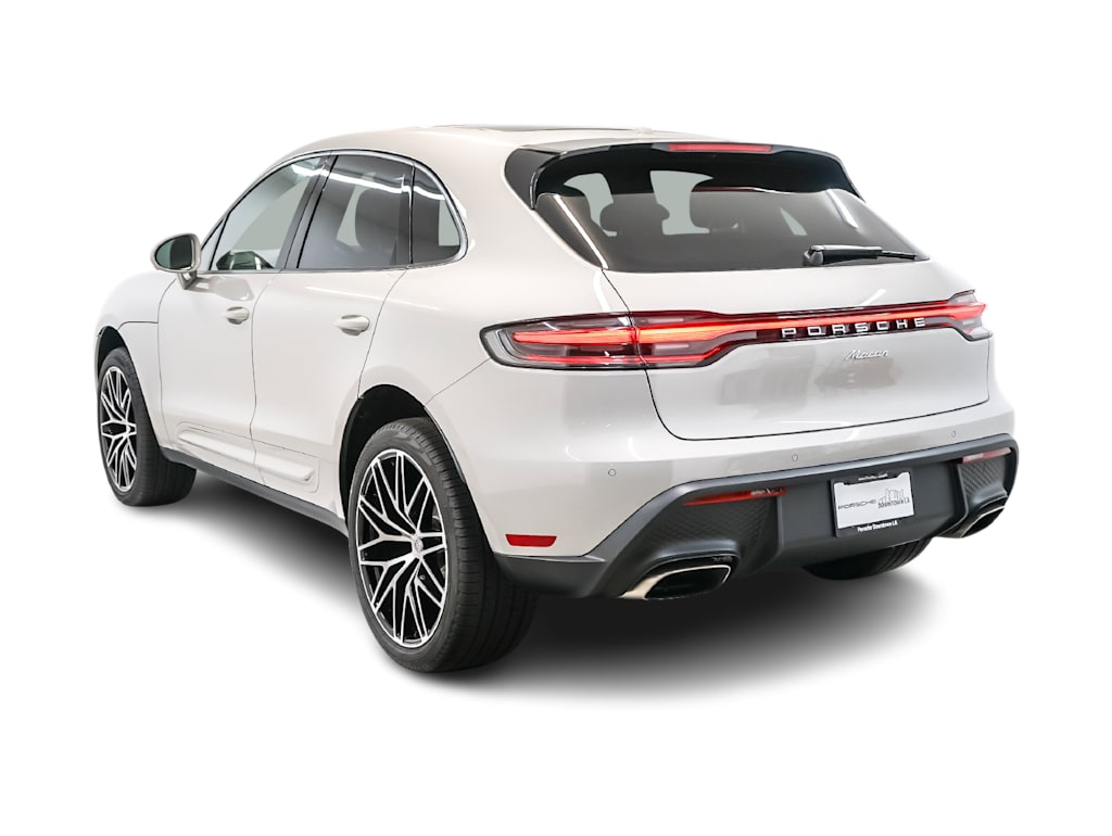 Thumbnail: 2026 Porsche Macan - 4