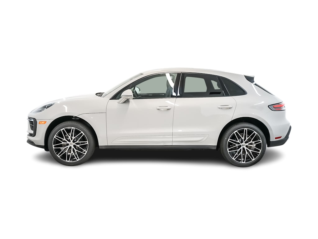 Thumbnail: 2026 Porsche Macan - 3