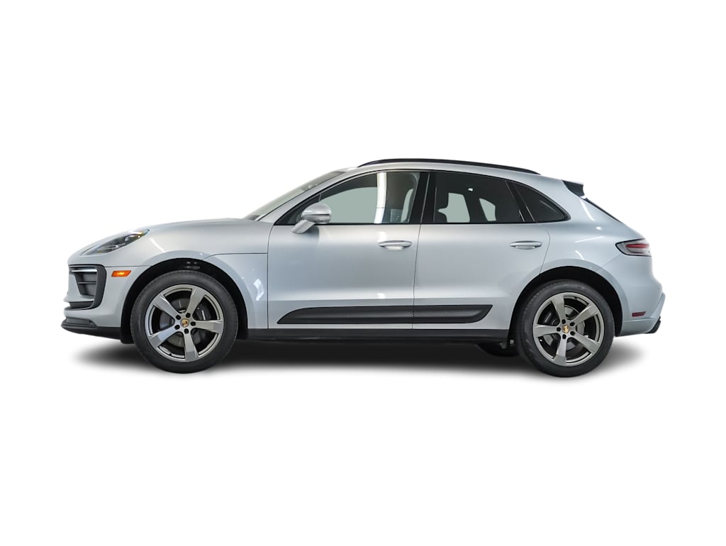 Thumbnail: 2023 Porsche Macan - 3