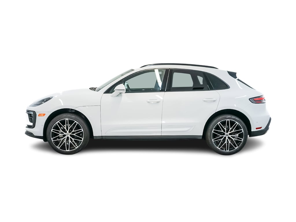 Thumbnail: 2026 Porsche Macan - 3