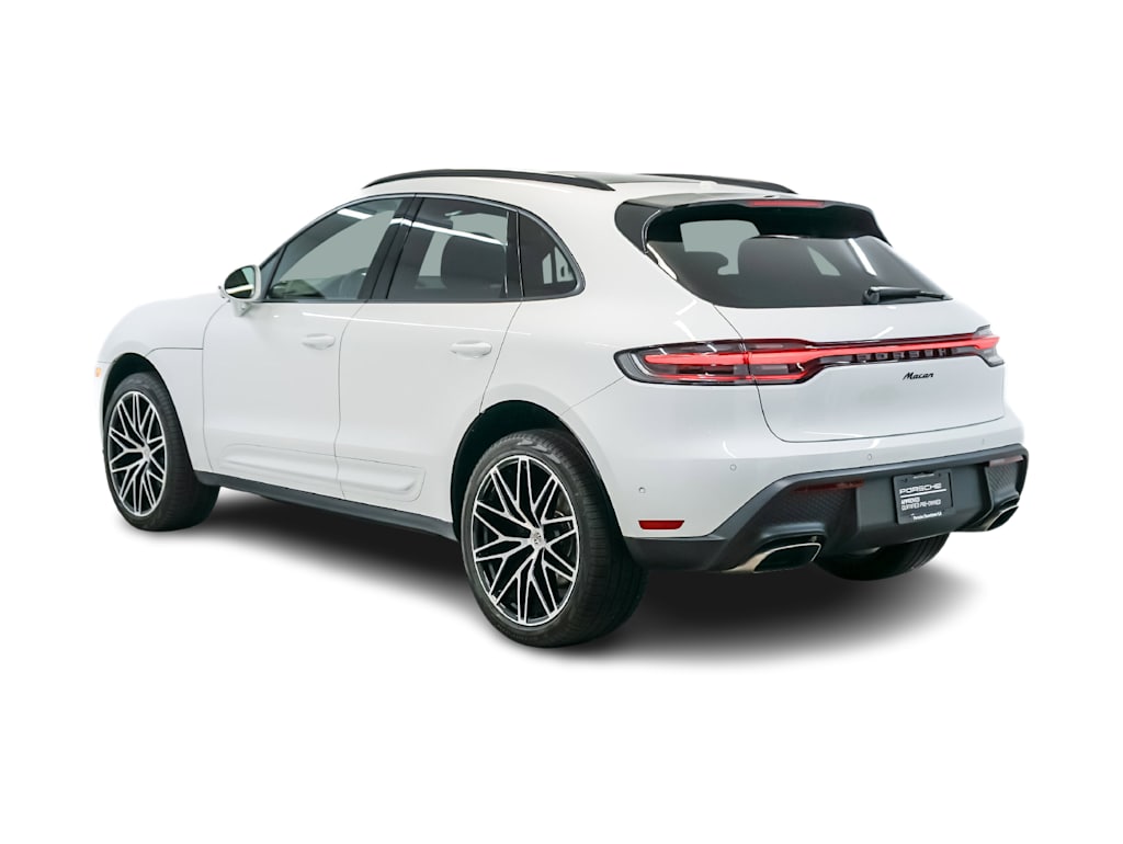 Thumbnail: 2026 Porsche Macan - 4