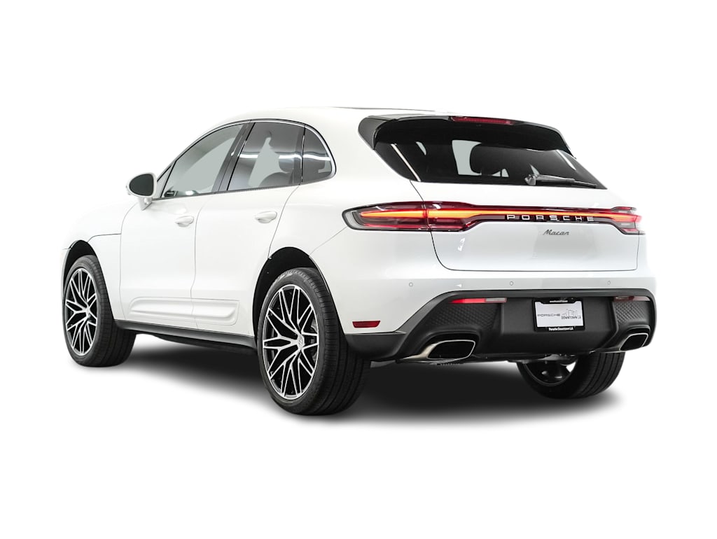 Thumbnail: 2026 Porsche Macan - 4