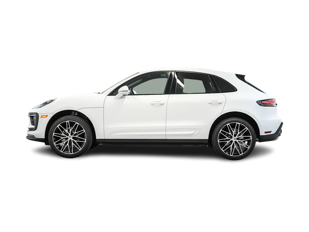Thumbnail: 2026 Porsche Macan - 3