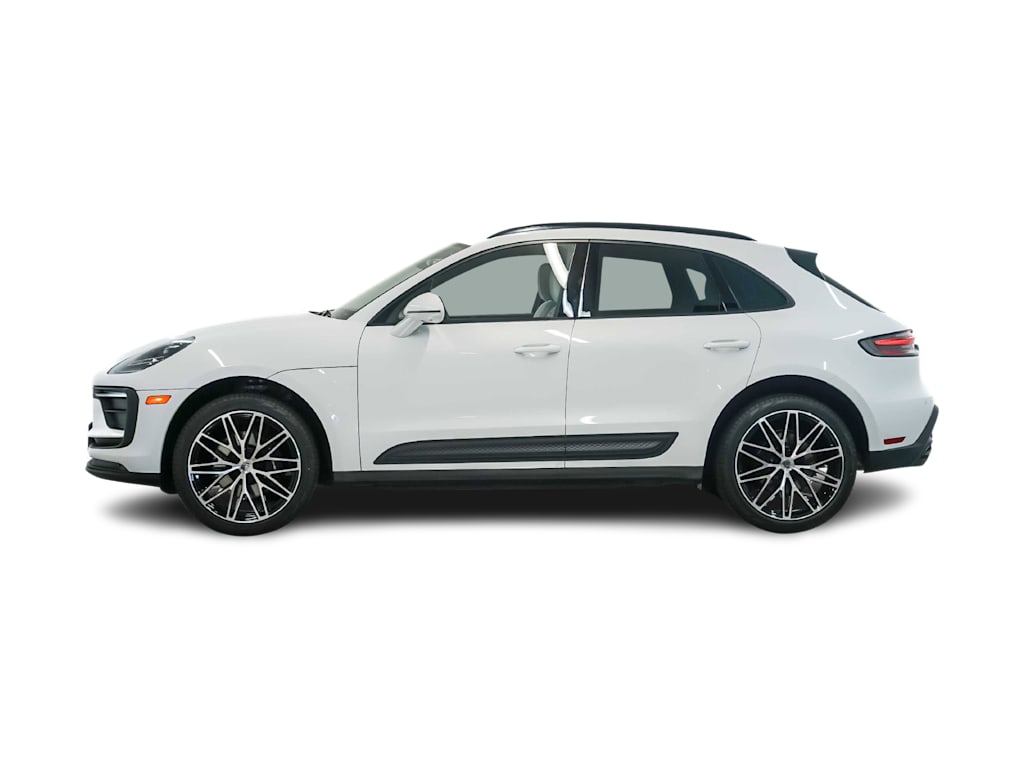 Thumbnail: 2026 Porsche Macan - 3