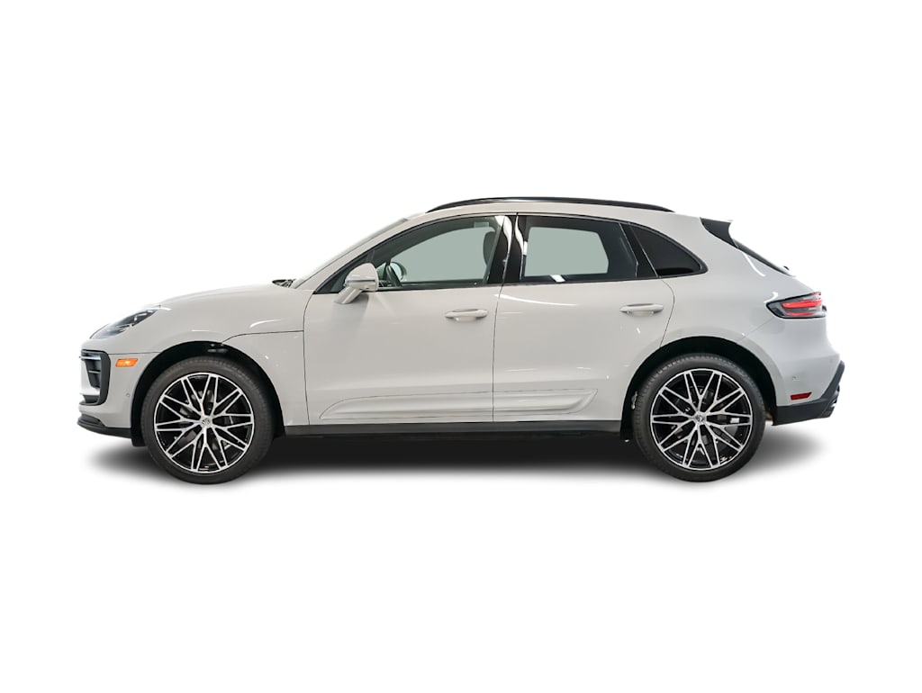 Thumbnail: 2026 Porsche Macan - 3
