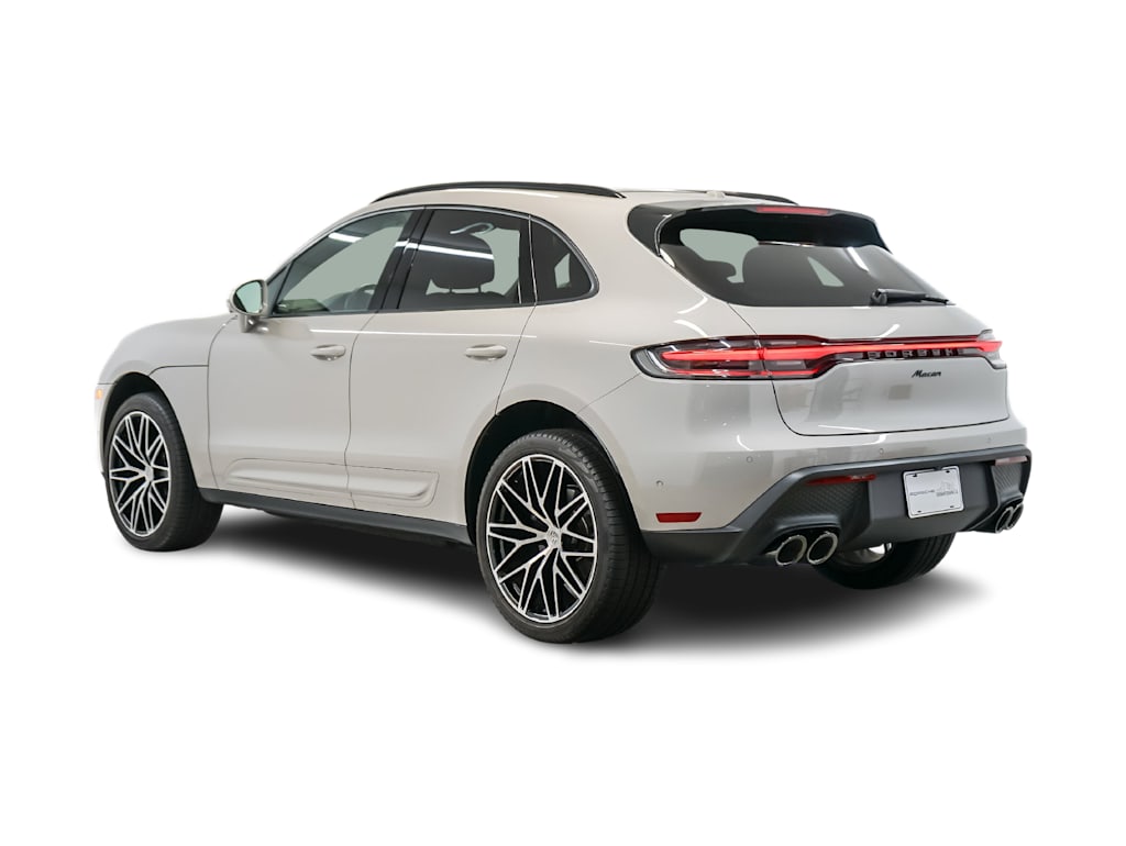 Thumbnail: 2026 Porsche Macan - 4