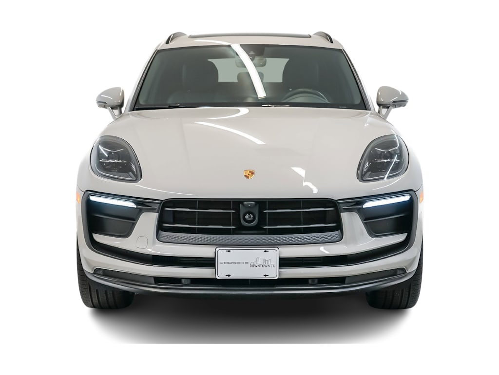 Thumbnail: 2026 Porsche Macan - 6