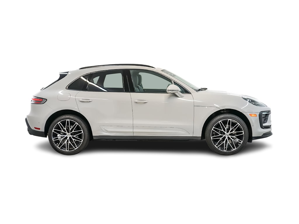 Thumbnail: 2026 Porsche Macan - 21