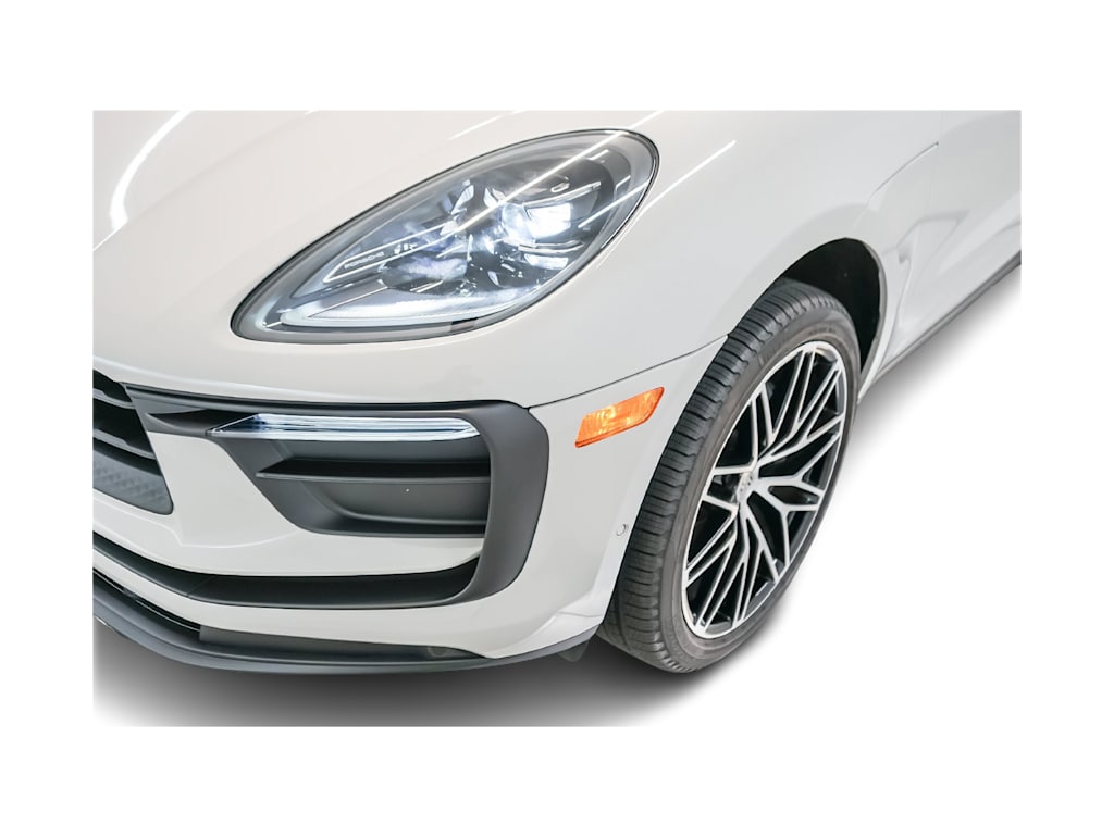 Thumbnail: 2026 Porsche Macan - 27