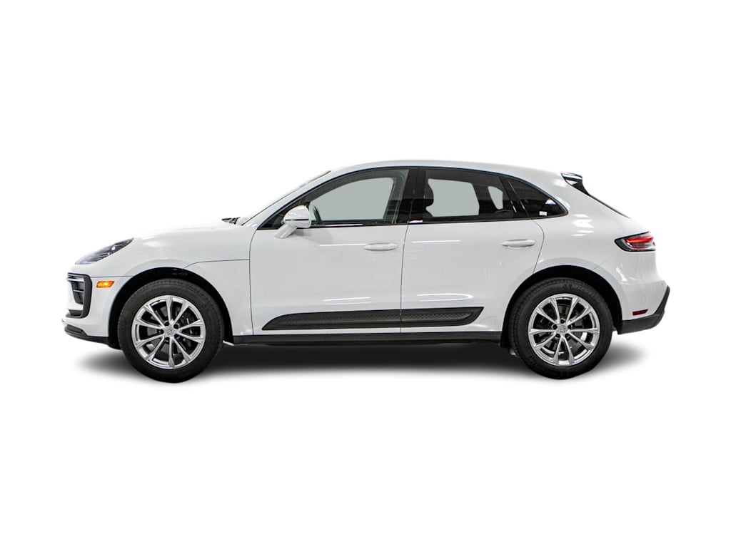 Thumbnail: 2023 Porsche Macan - 3