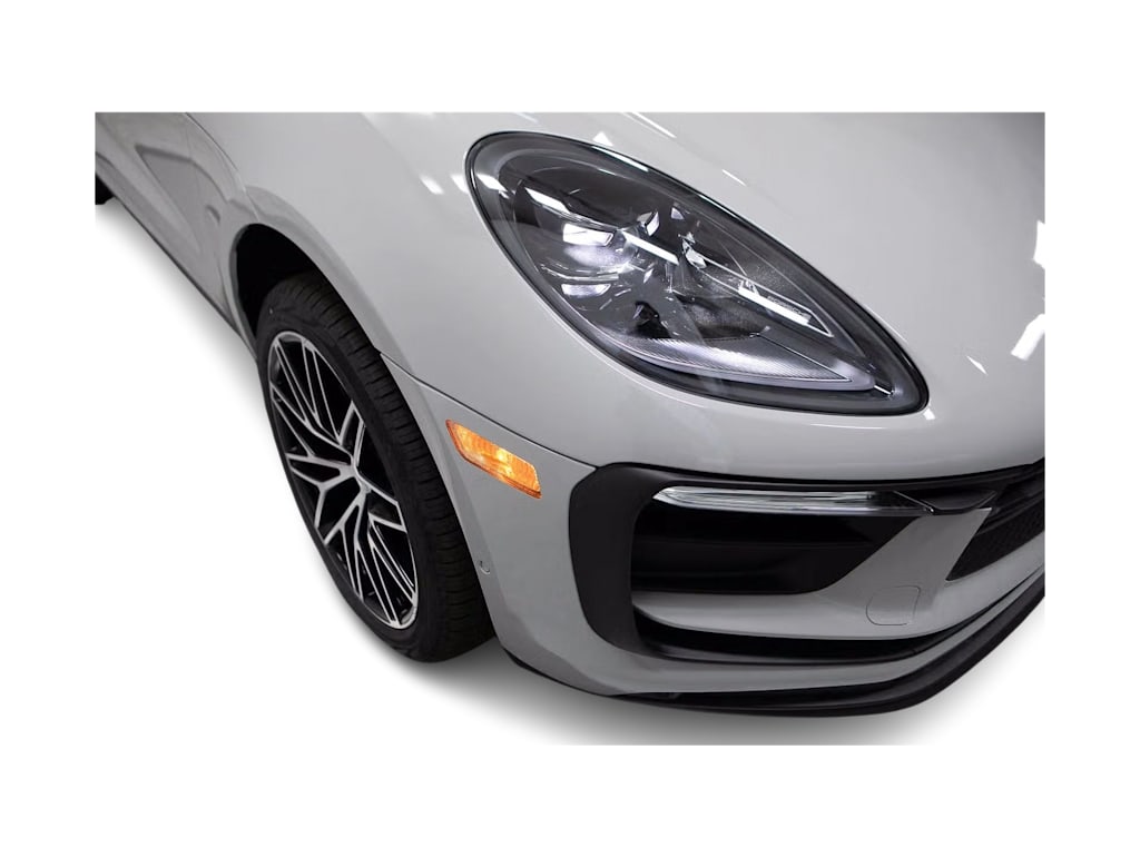 Thumbnail: 2026 Porsche Macan - 4