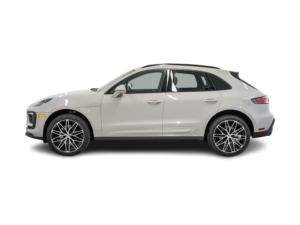 Thumbnail: 2026 Porsche Macan - 3