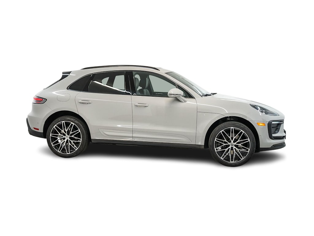Thumbnail: 2026 Porsche Macan - 21