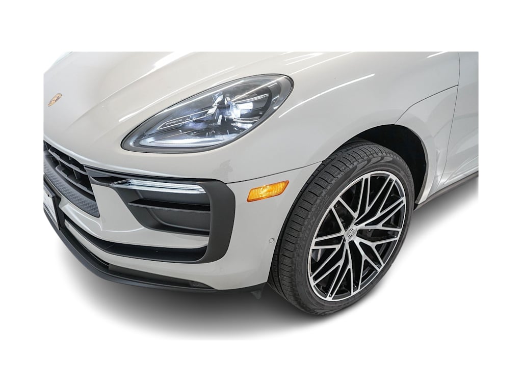 Thumbnail: 2026 Porsche Macan - 27