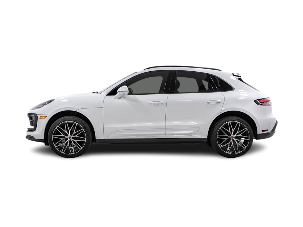 Thumbnail: 2024 Porsche Macan - 3