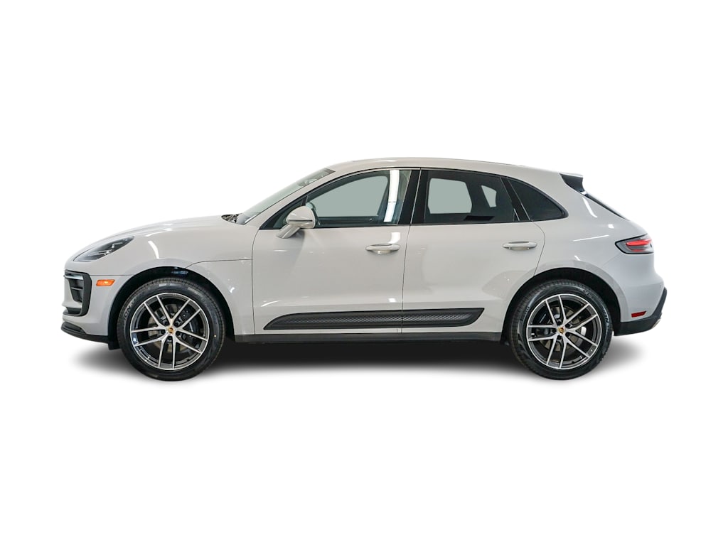 Thumbnail: 2023 Porsche Macan - 3
