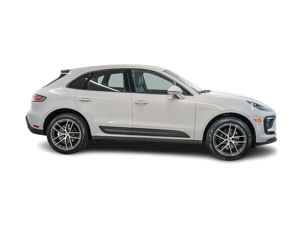 Thumbnail: 2023 Porsche Macan - 21