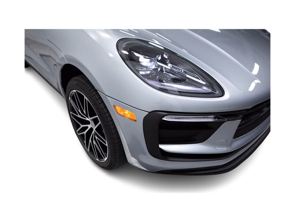 Thumbnail: 2026 Porsche Macan - 4