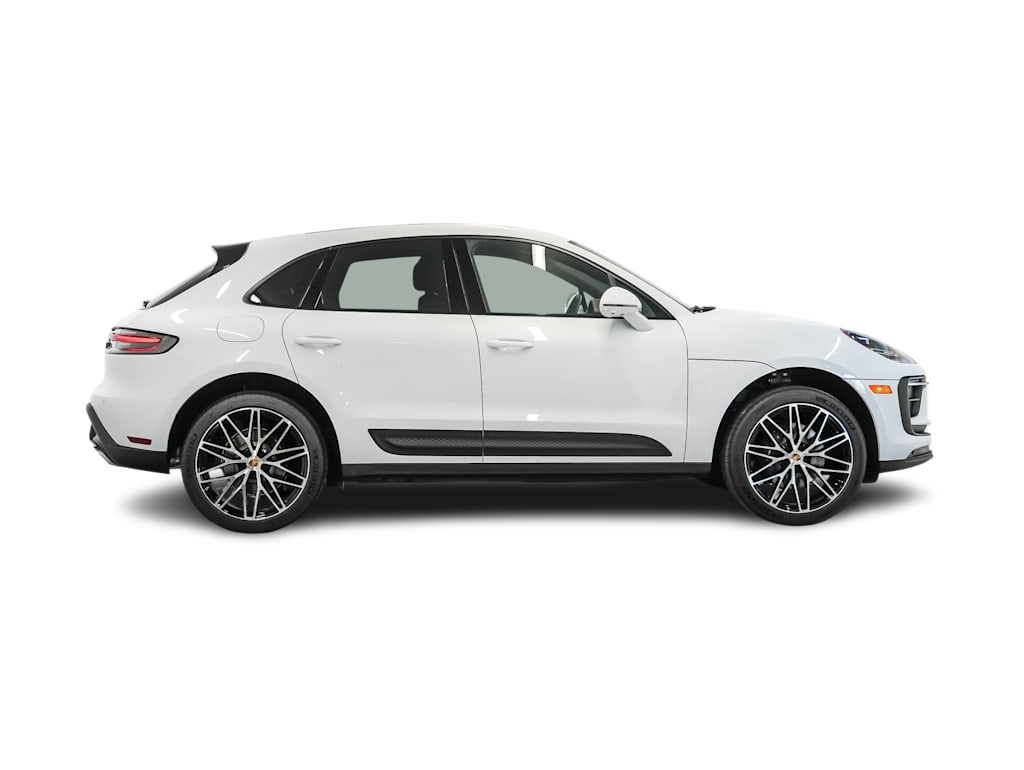 Thumbnail: 2026 Porsche Macan - 20