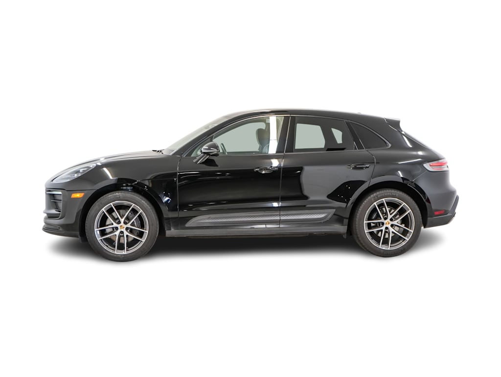 Thumbnail: 2023 Porsche Macan - 3