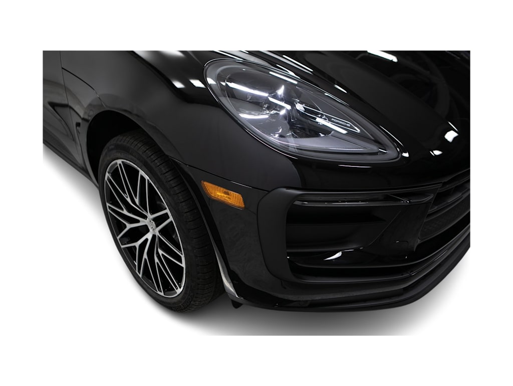 Thumbnail: 2026 Porsche Macan - 3
