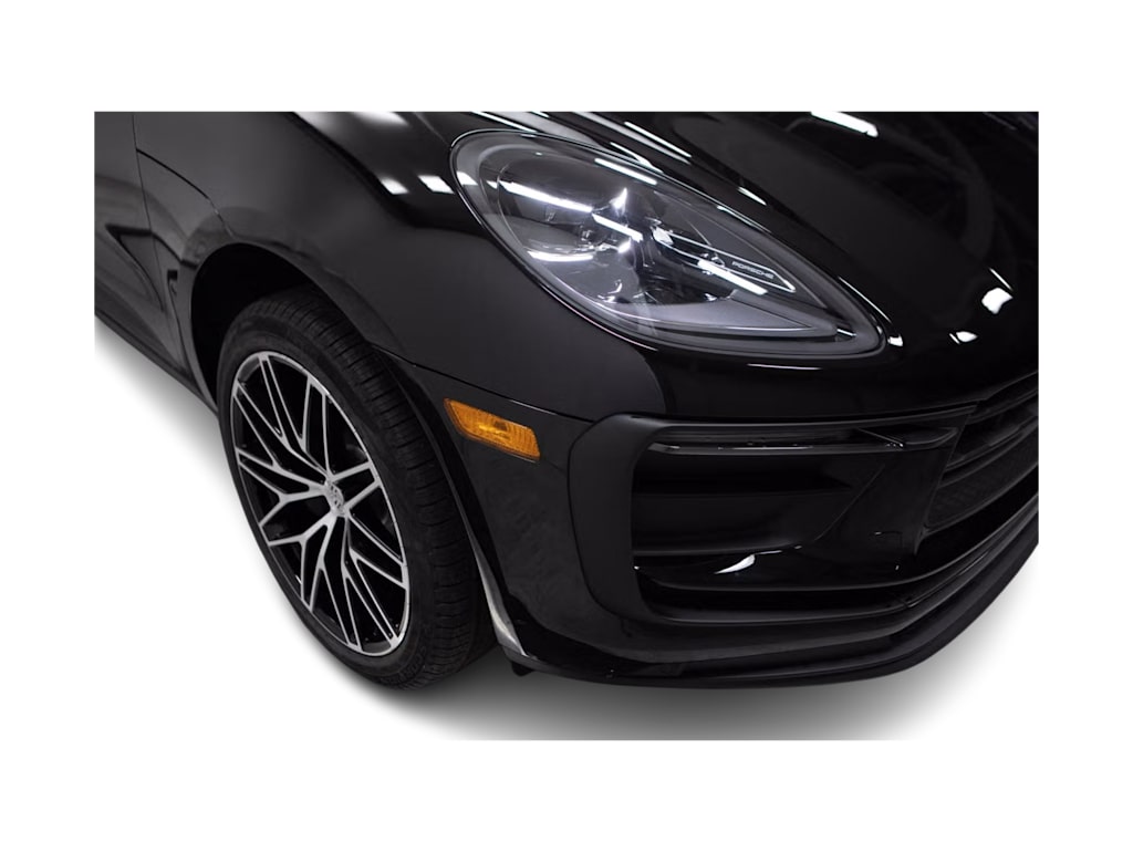 Thumbnail: 2026 Porsche Macan - 18