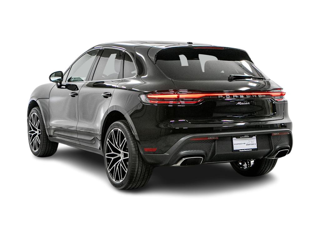 Thumbnail: 2026 Porsche Macan - 3