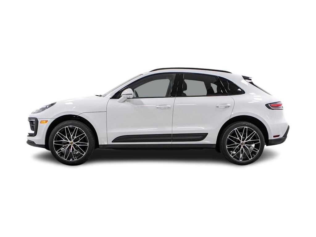 Thumbnail: 2026 Porsche Macan - 3