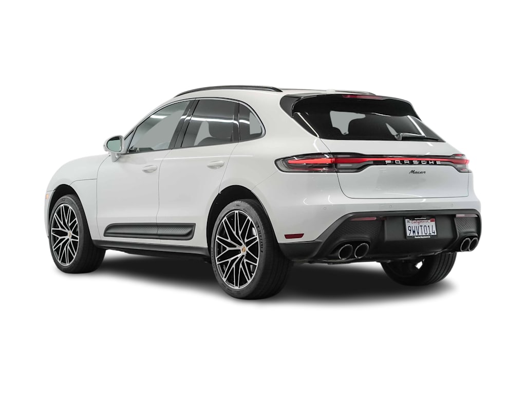 Thumbnail: 2026 Porsche Macan - 4