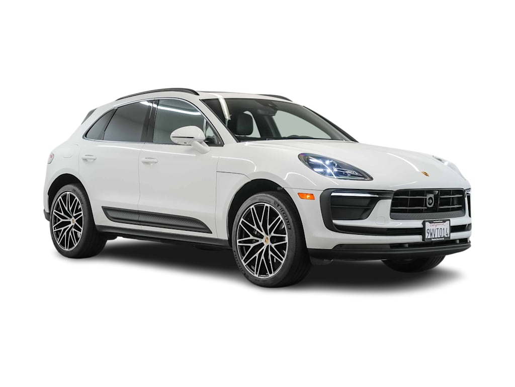 Thumbnail: 2026 Porsche Macan - 21