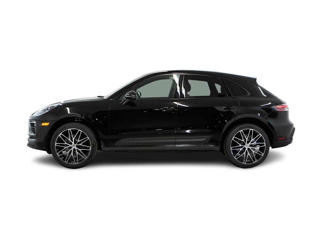 Thumbnail: 2026 Porsche Macan - 3