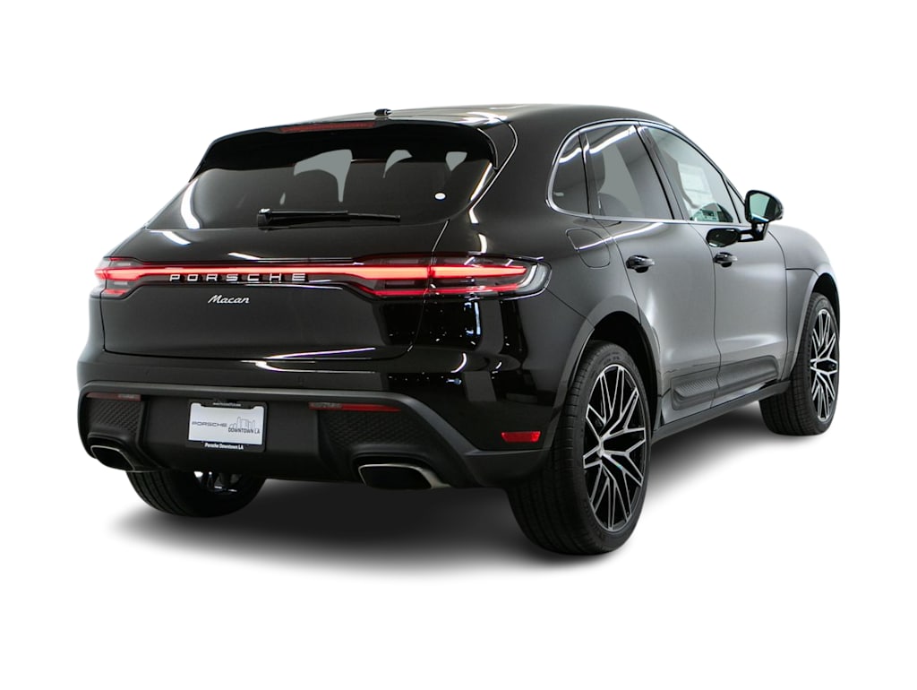 Thumbnail: 2026 Porsche Macan - 17