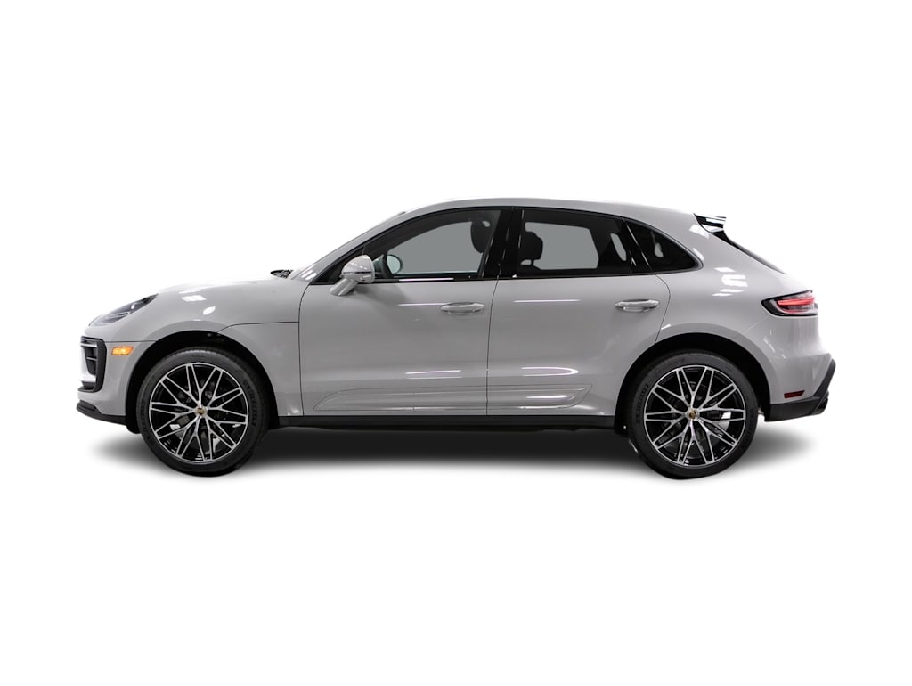 Thumbnail: 2026 Porsche Macan - 3