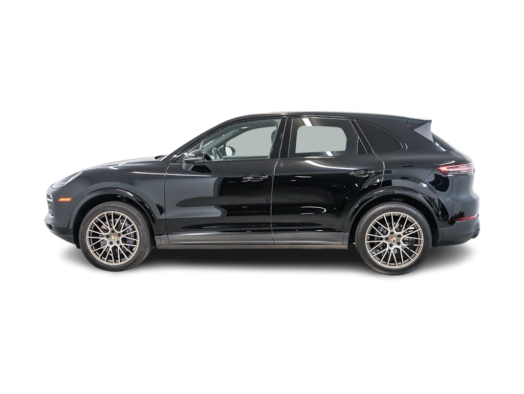 Thumbnail: 2023 Porsche Cayenne - 3