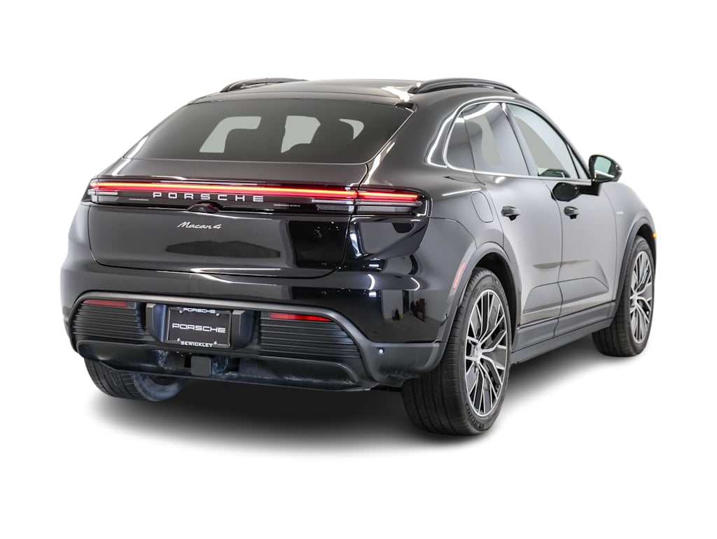 Thumbnail: 2026 Porsche Macan - 19