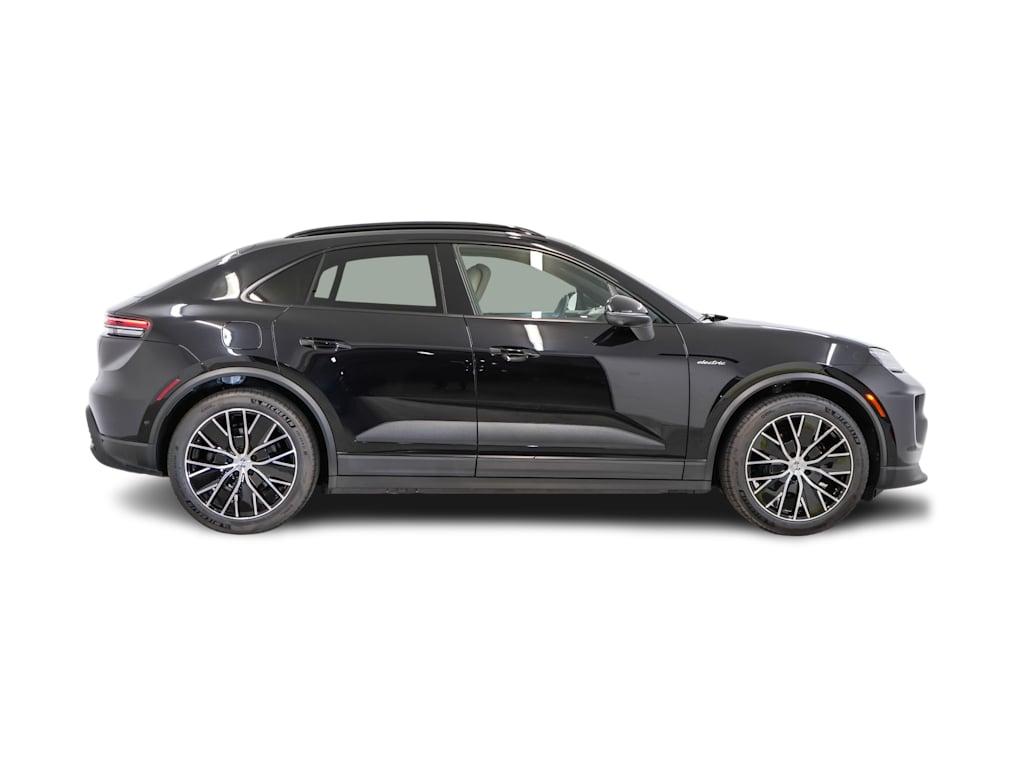 Thumbnail: 2026 Porsche Macan - 18