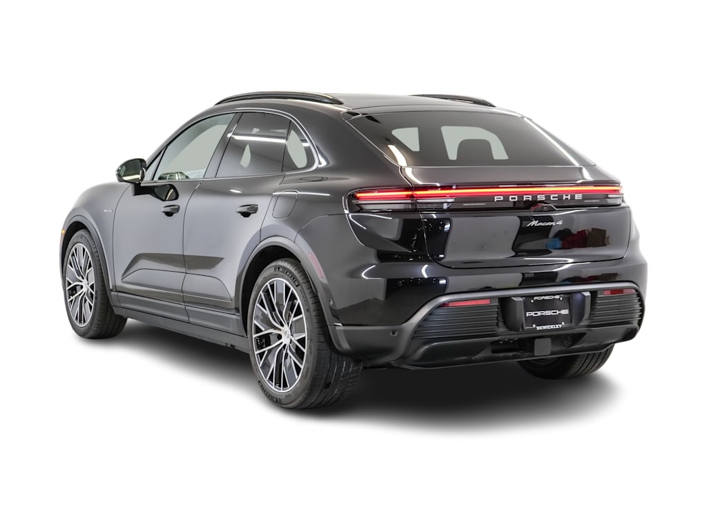 Thumbnail: 2026 Porsche Macan - 4